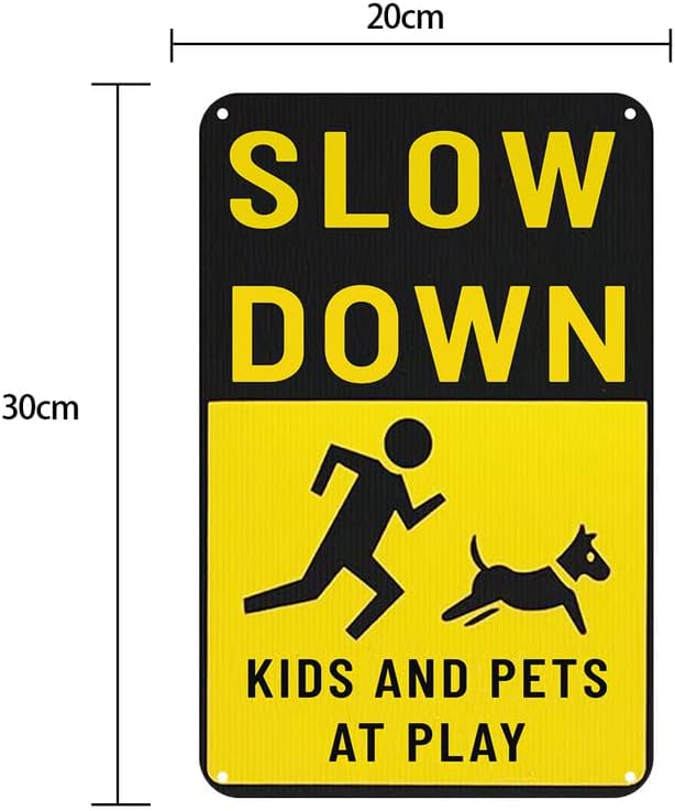 Djeca na igranju Sigurnosne znakove za ulicu, uspori i oprez Upozorenje -Children igralište dvorišta Vizualni signalni metalni znak