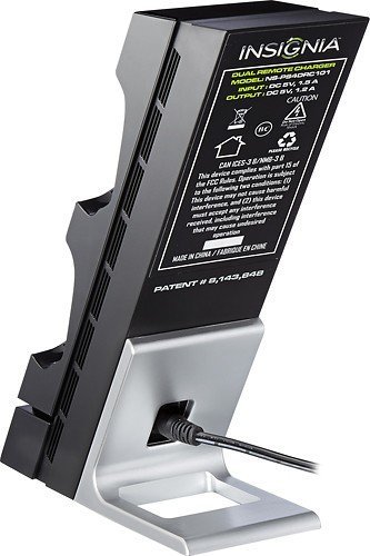 Insignia ™ - punjač sa dvostrukim kontrolerom za PlayStation 4